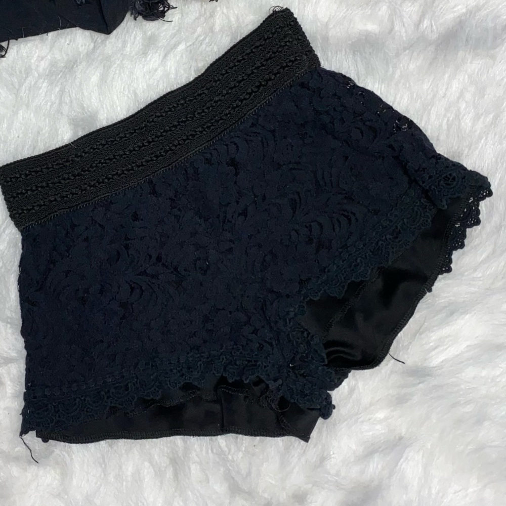 BLACK SHORTS